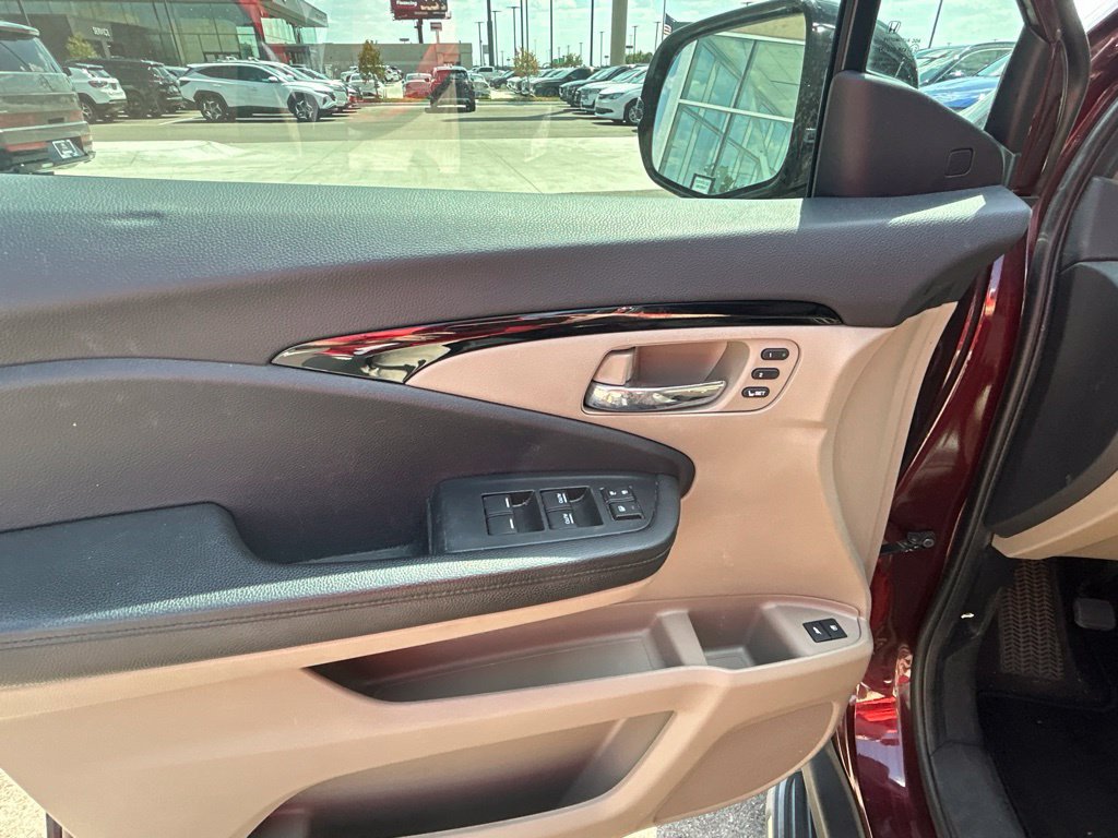 Used 2022 Honda Pilot Touring image 16