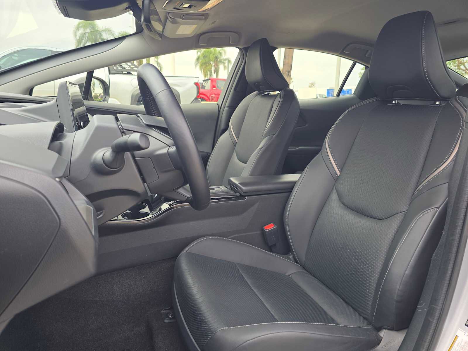 Used 2025 Toyota Prius XLE FWD image 23