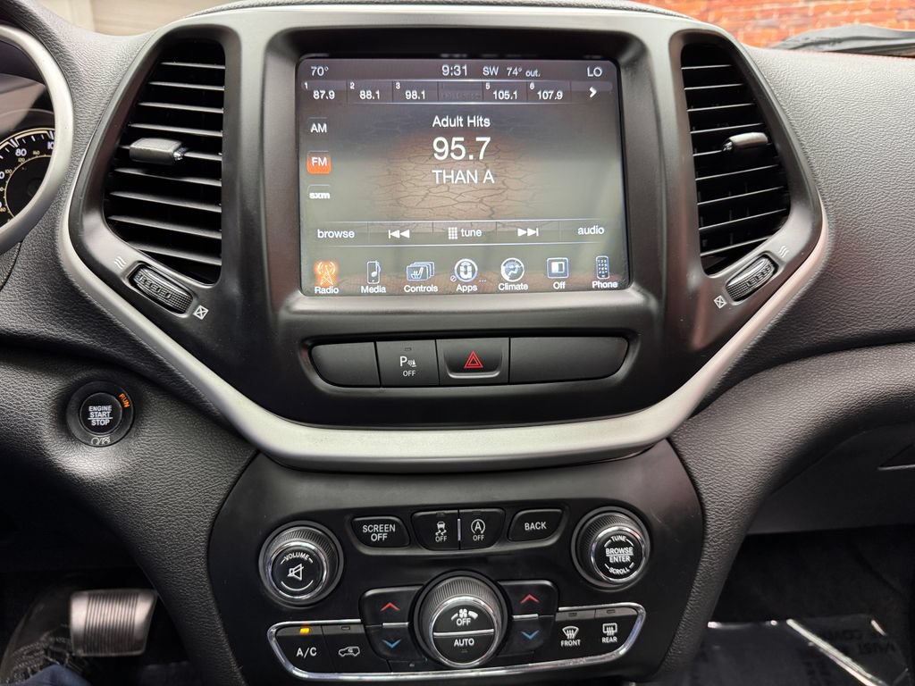 Used 2018 Jeep Cherokee Trailhawk w/ Comfort/Convenience Group AWD/4WD image 21