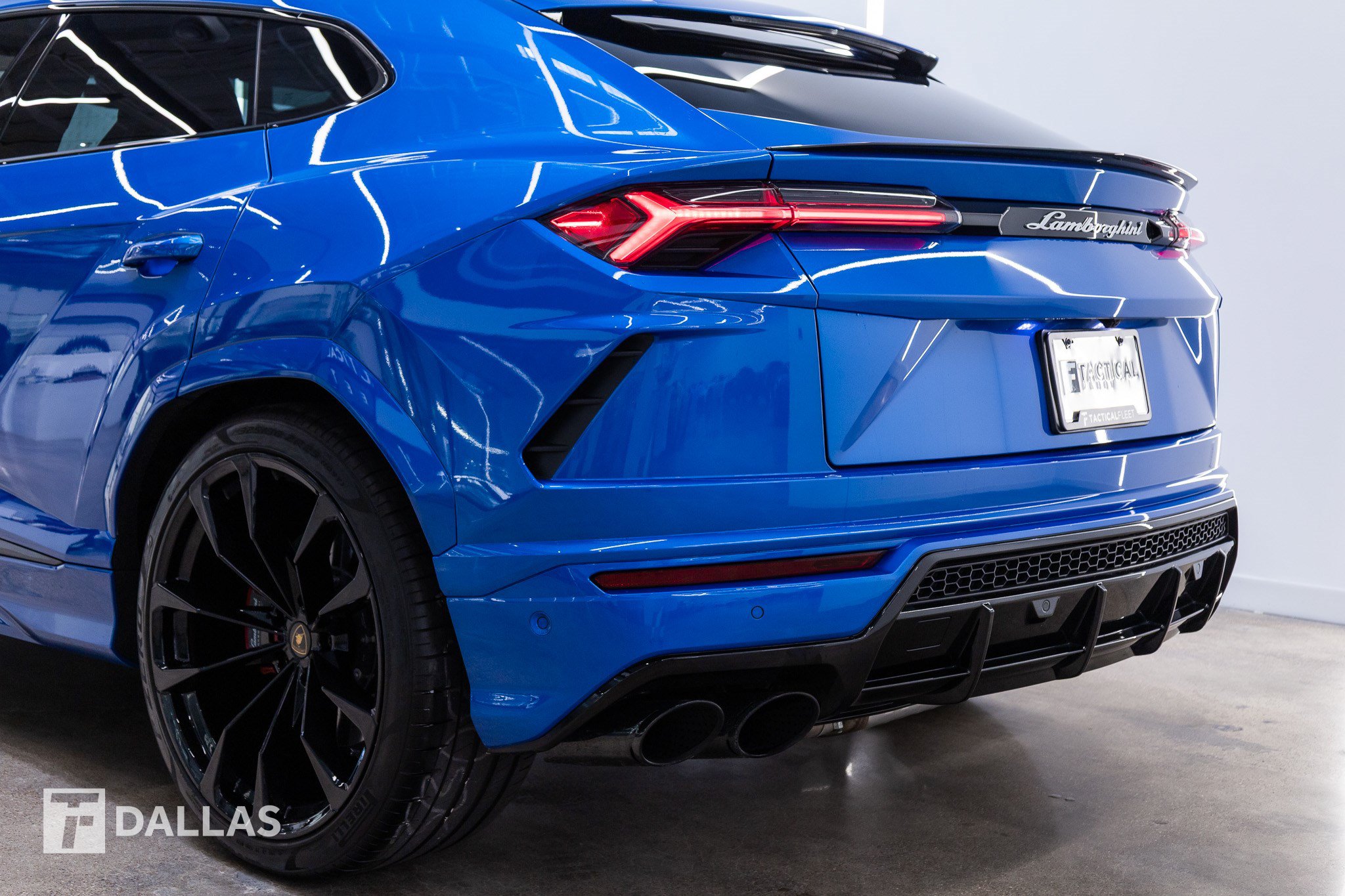 Used 2022 Lamborghini Urus AWD/4WD image 9