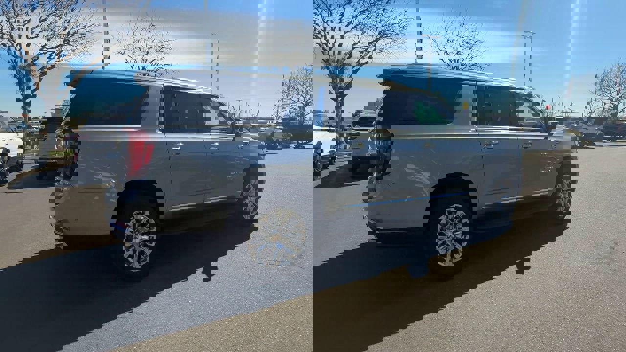 Used 2025 GMC Yukon XL Denali image 7