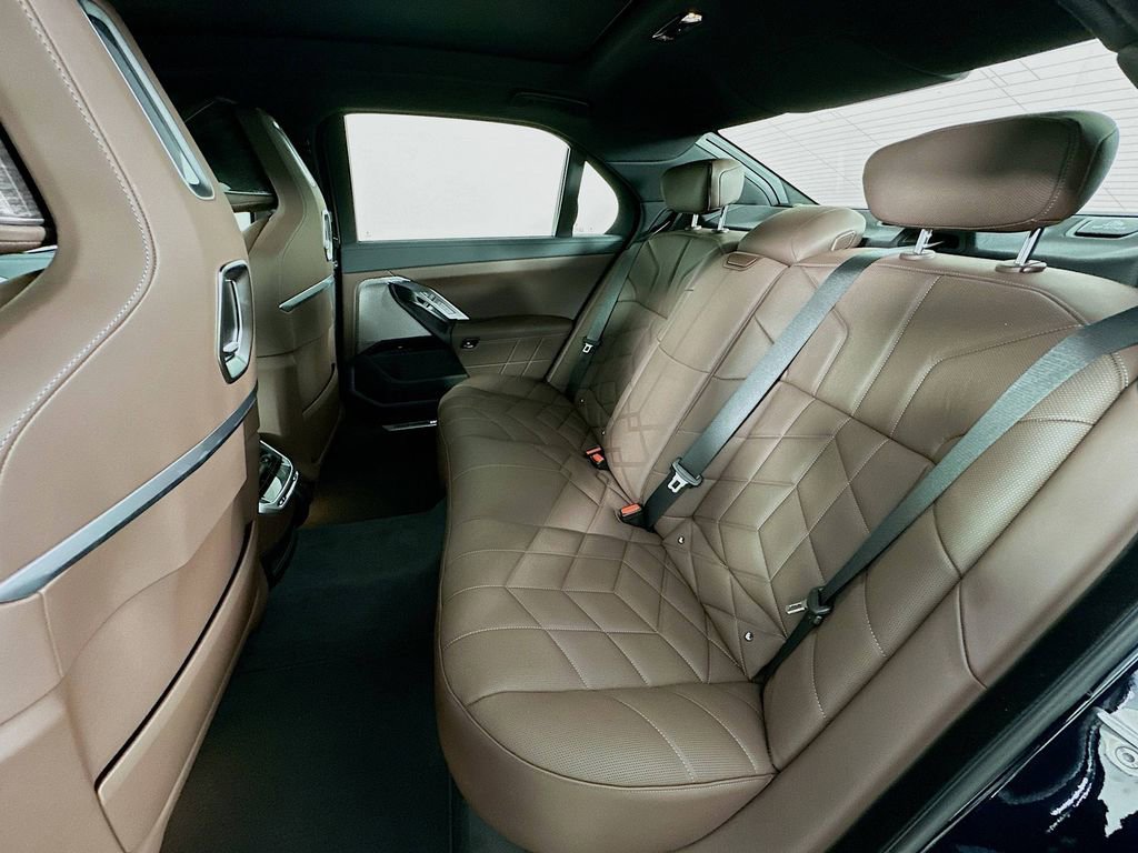 New 2026 BMW 750e xDrive w/ Executive Package image 17