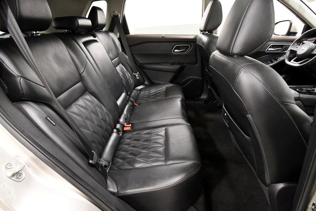 Used 2021 Nissan Rogue Platinum image 19