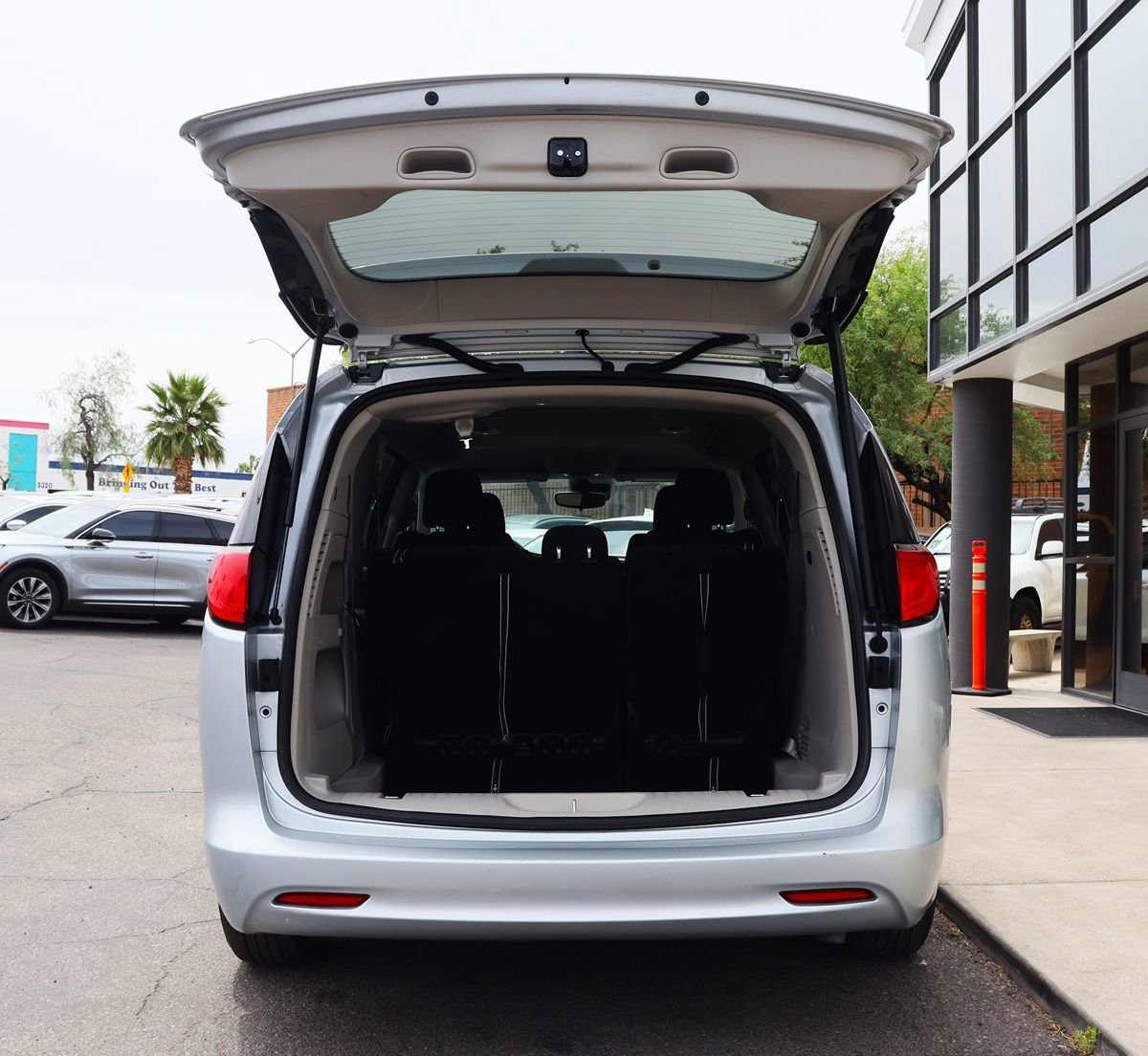Used 2023 Chrysler Voyager LX FWD image 22