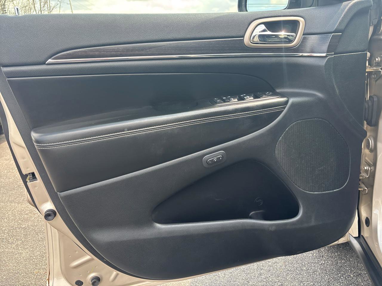 Used 2014 Jeep Grand Cherokee Limited w/ Luxury Group II AWD/4WD image 11