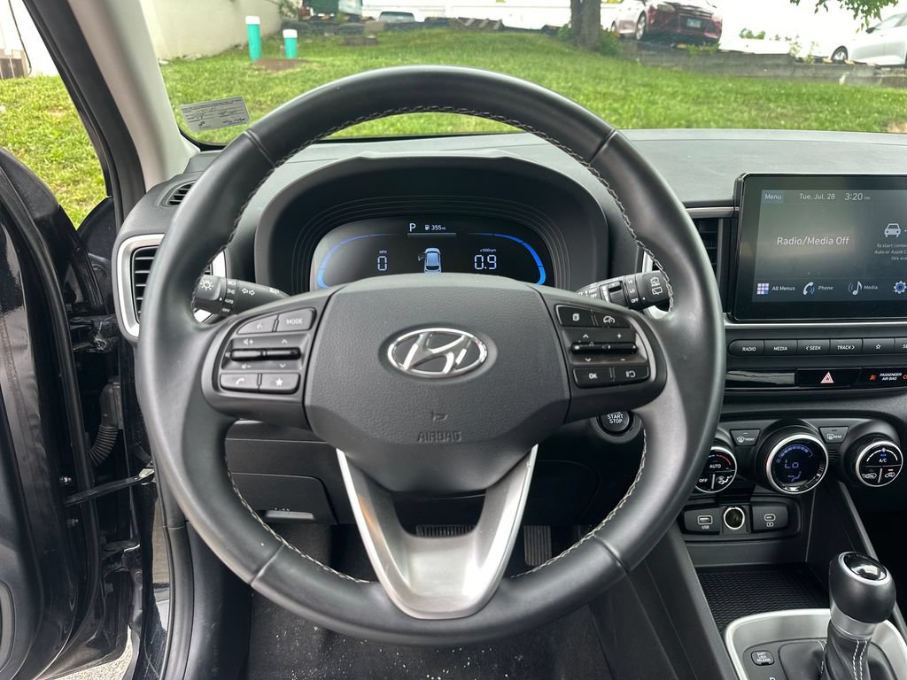 Used 2025 Hyundai Venue SEL FWD image 42