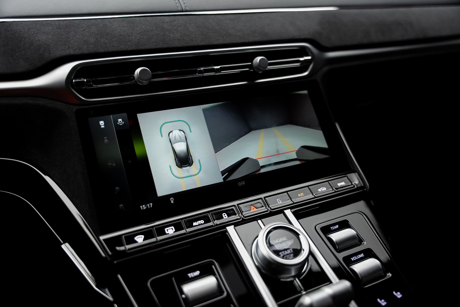Used 2025 Aston Martin V8 Vantage Coupe RWD image 48