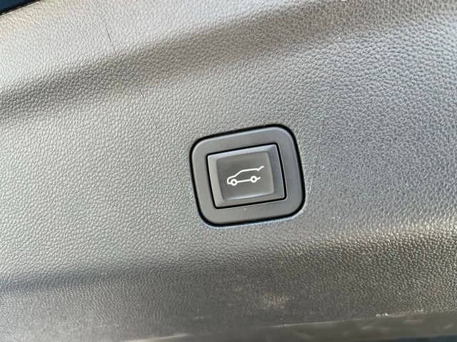 Used 2025 Chevrolet Suburban Z71 AWD/4WD image 18