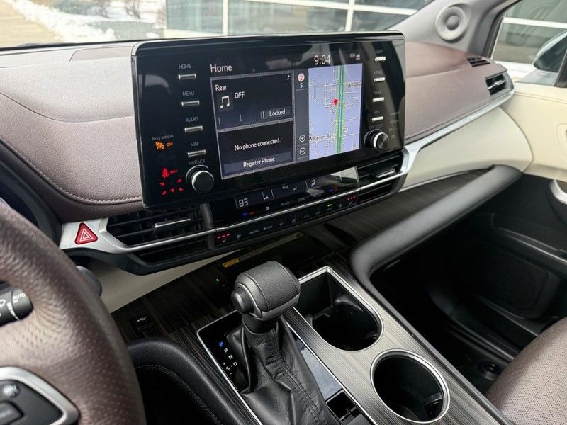 Used 2022 Toyota Sienna Platinum image 26