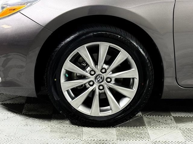 Used 2017 Toyota Camry XLE w/ Moonroof Package FWD image 12