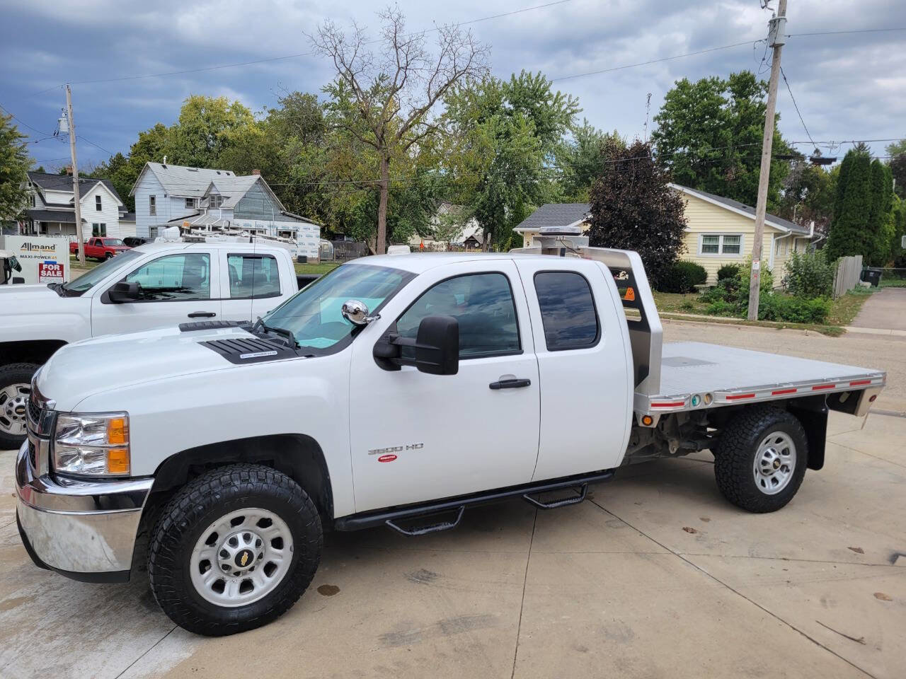 Used 2013 Chevrolet Silverado 3500 W/T image 2