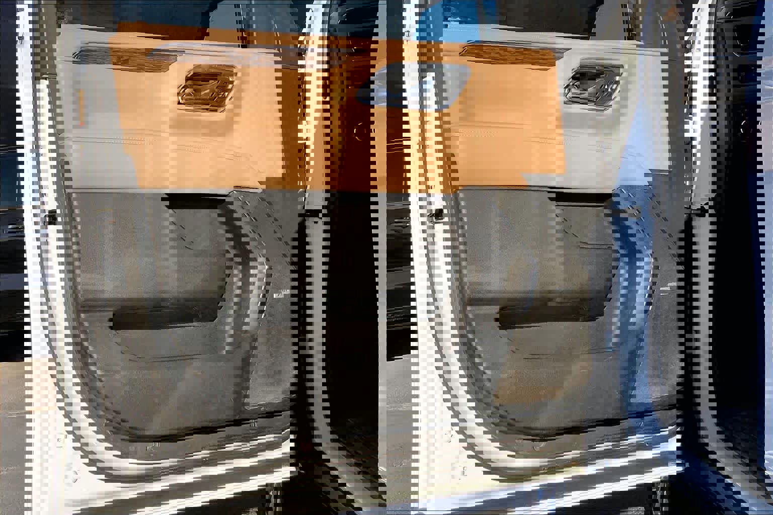 Used 2021 Chevrolet Suburban Premier w/ Premium Package image 22