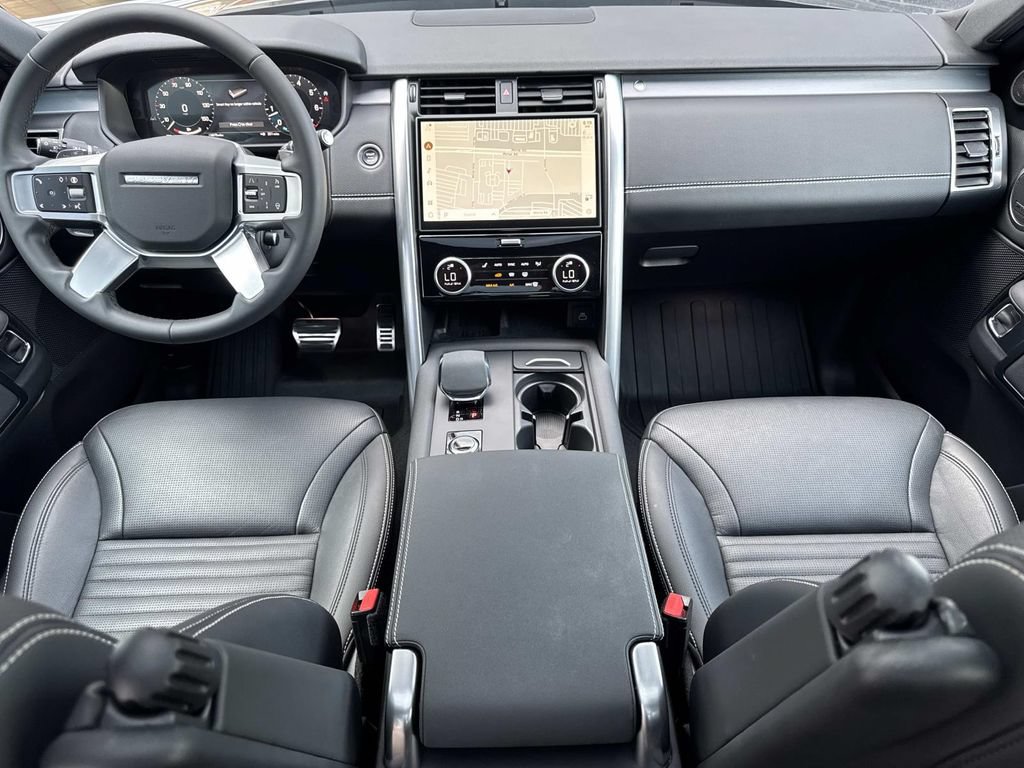 Certified 2024 Land Rover Discovery Dynamic SE AWD/4WD image 18