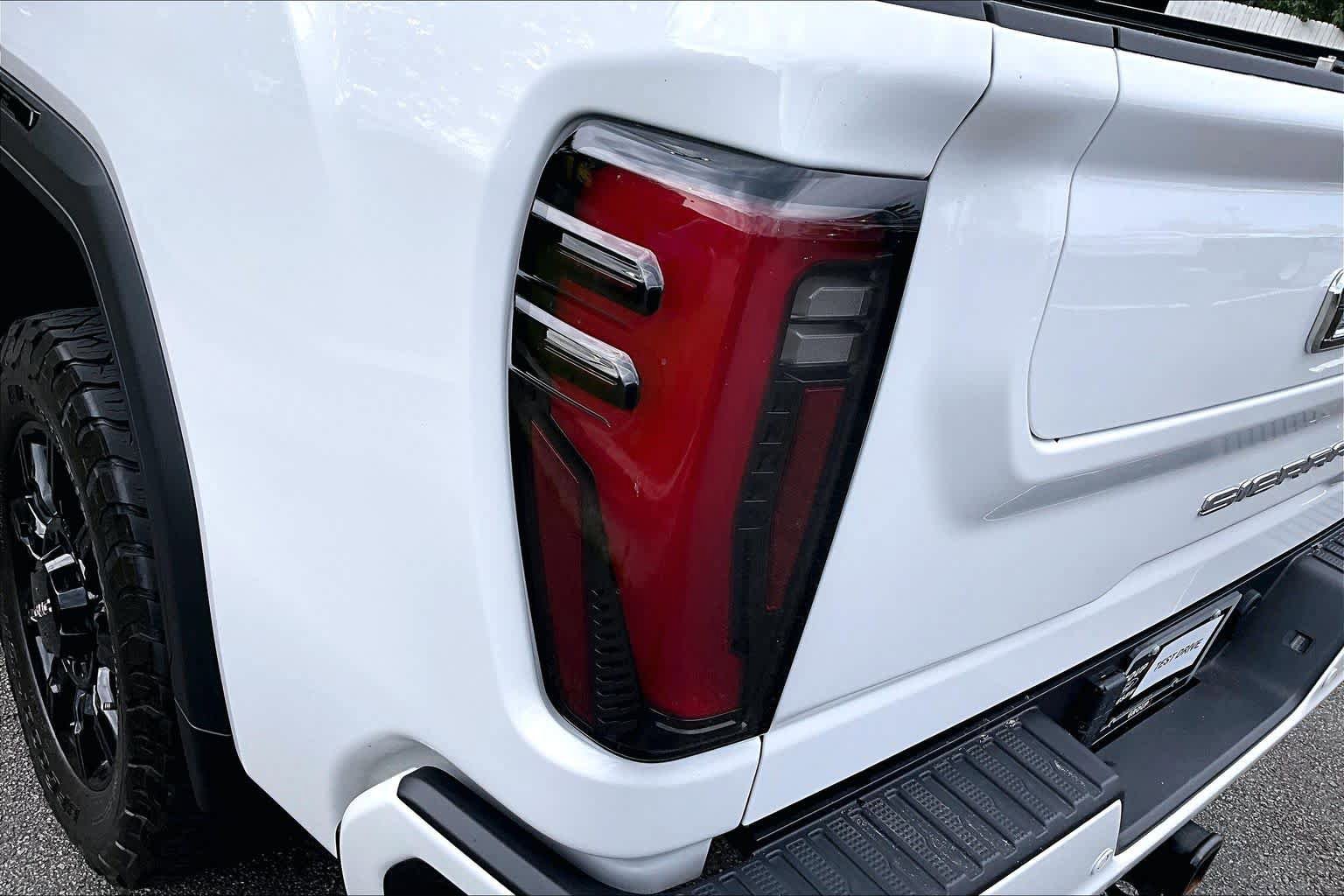 Used 2024 GMC Sierra 2500 AT4 w/ AT4 Premium Plus Package AWD/4WD image 28