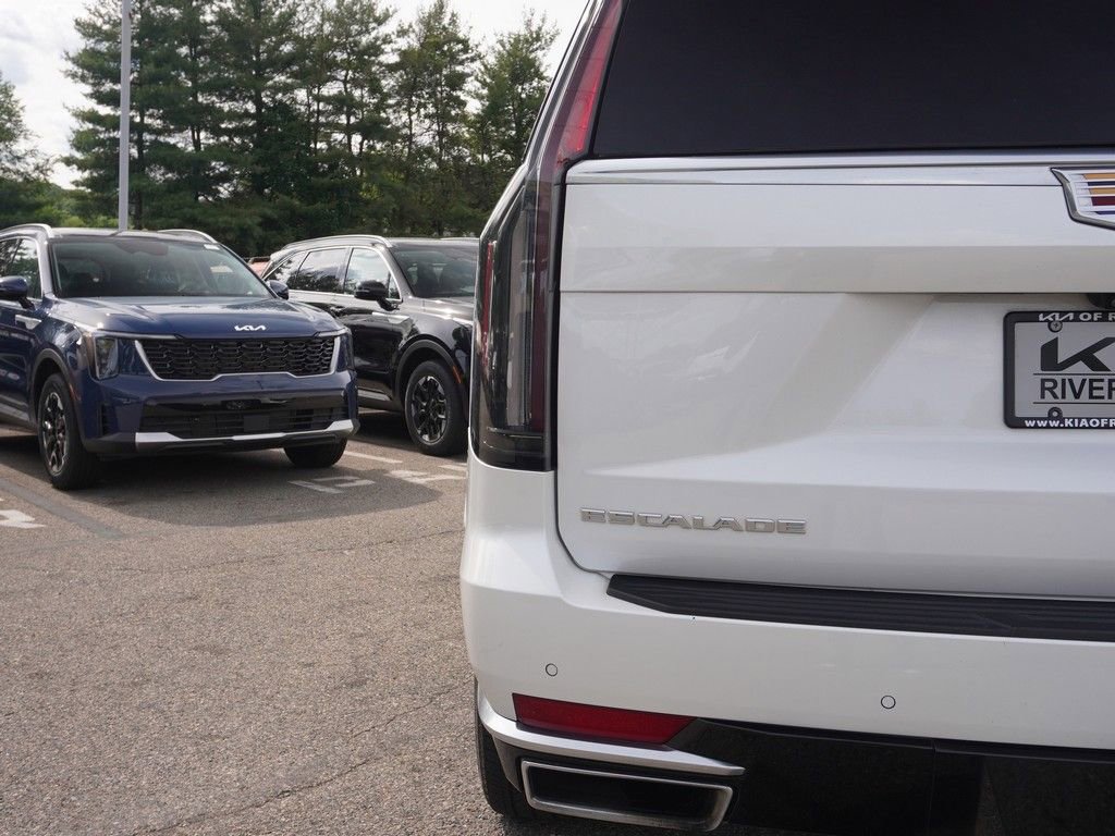 Used 2023 Cadillac Escalade Premium Luxury w/ LPO, Floor Liner Package AWD/4WD image 21