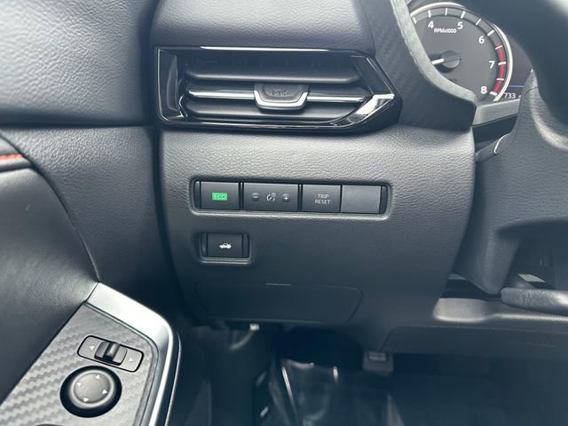Used 2025 Nissan Sentra SR FWD image 13