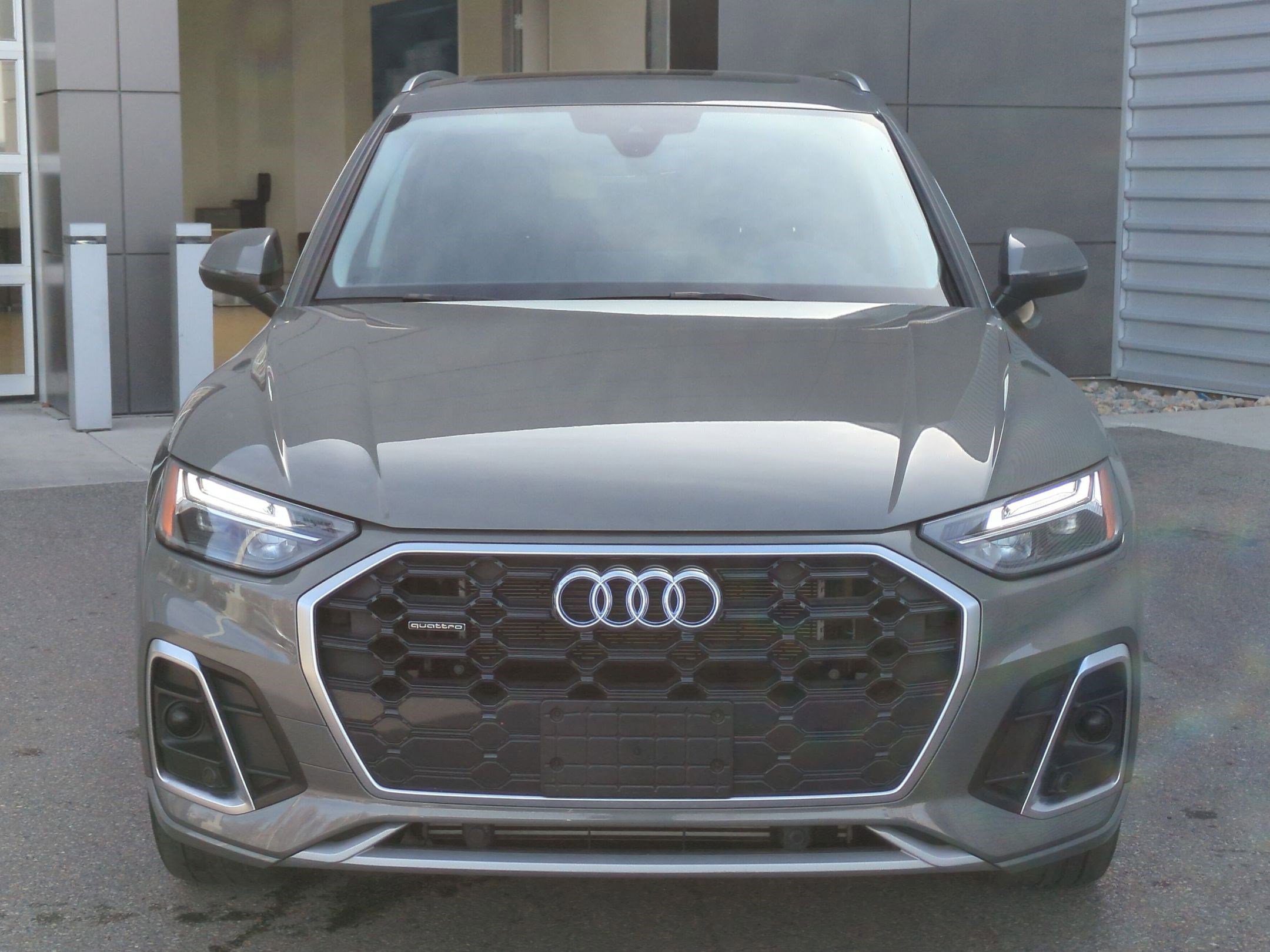 Used 2023 Audi Q5 e Premium w/ Convenience Package AWD/4WD image 2
