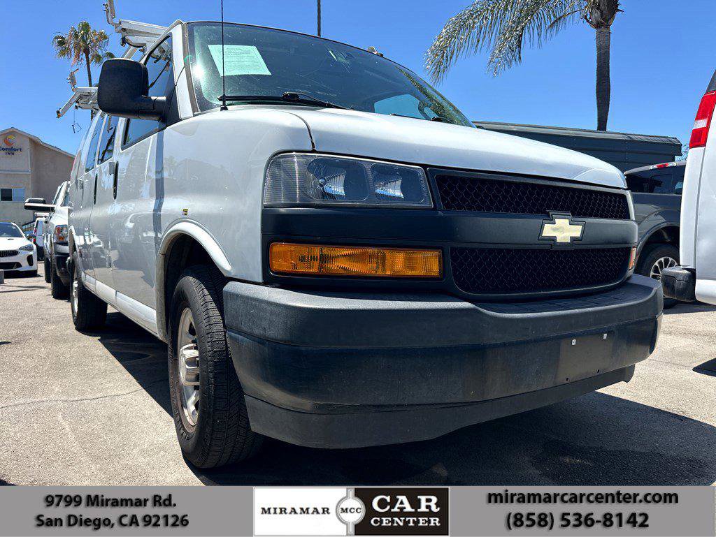 Used 2018 Chevrolet Express 2500 w/ Driver Convenience Package RWD image 1