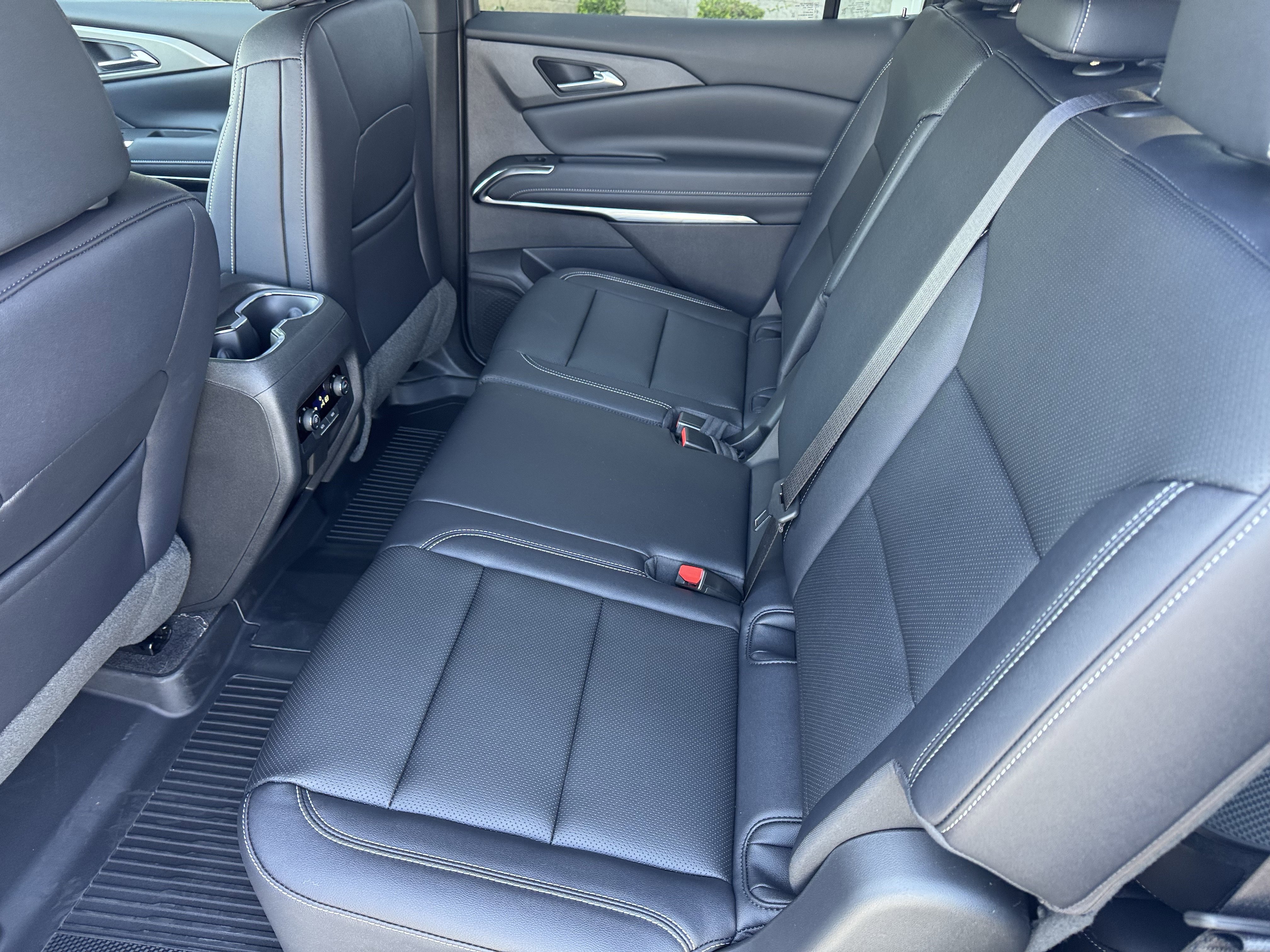 New 2026 Chevrolet Traverse LT w/ Midnight/Sport Edition image 15