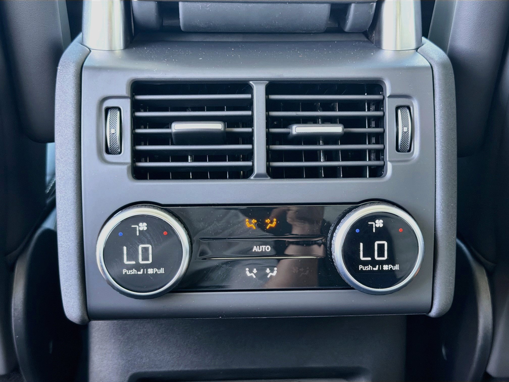 New 2026 Land Rover Discovery Limited Edition AWD/4WD image 21