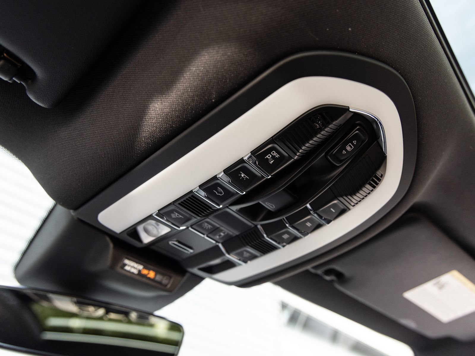 Certified 2025 Porsche Macan image 19