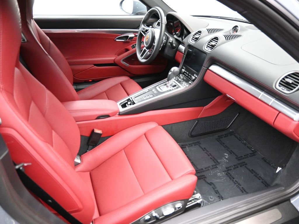 Used 2025 Porsche 718 Cayman image 9
