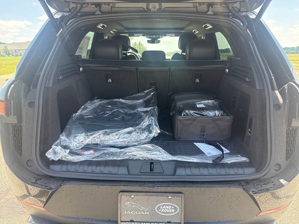 New 2025 Land Rover Range Rover Sport SE image 9