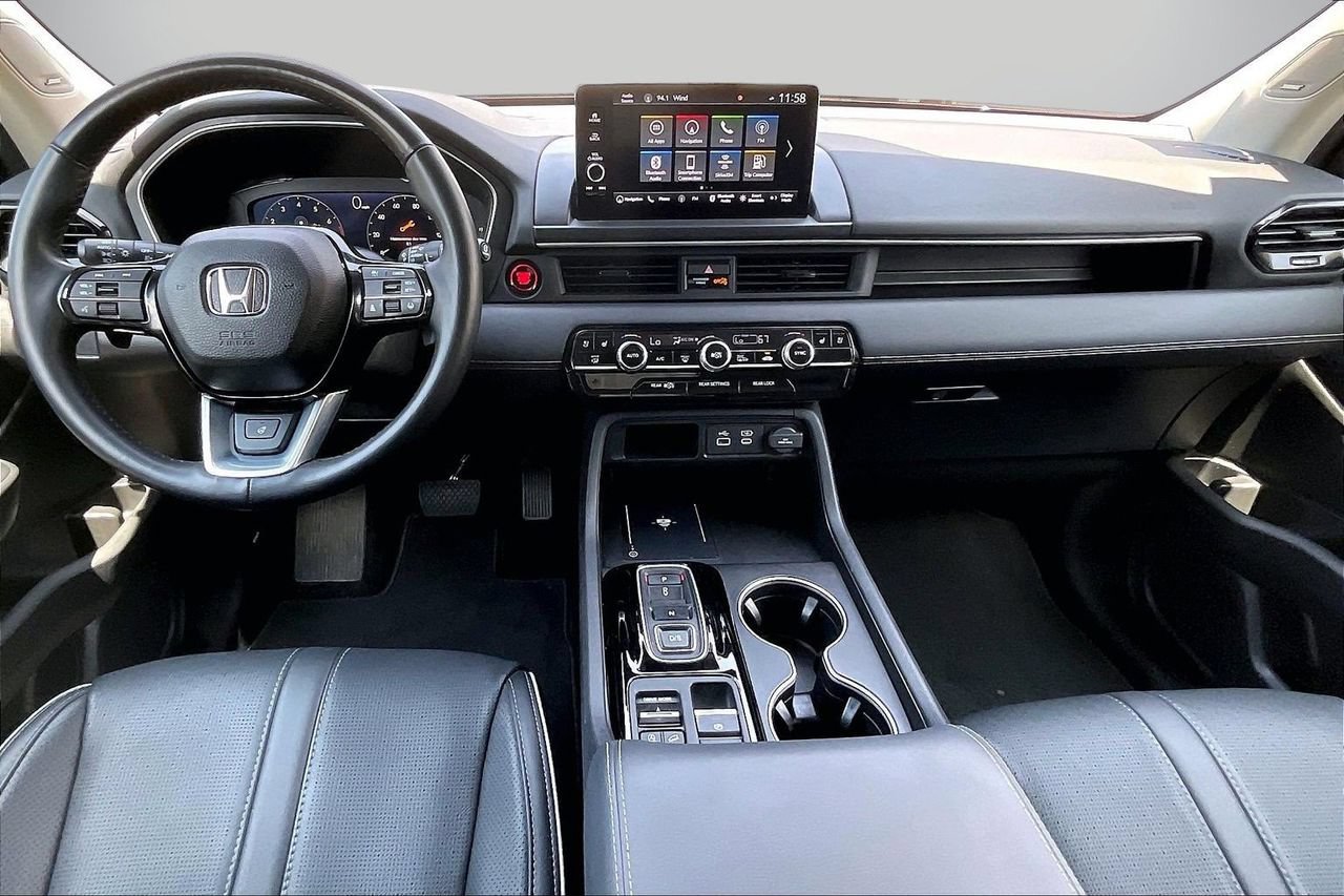 Used 2025 Honda Pilot Elite image 16
