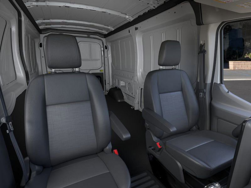 New 2025 Ford E-Transit Base image 10