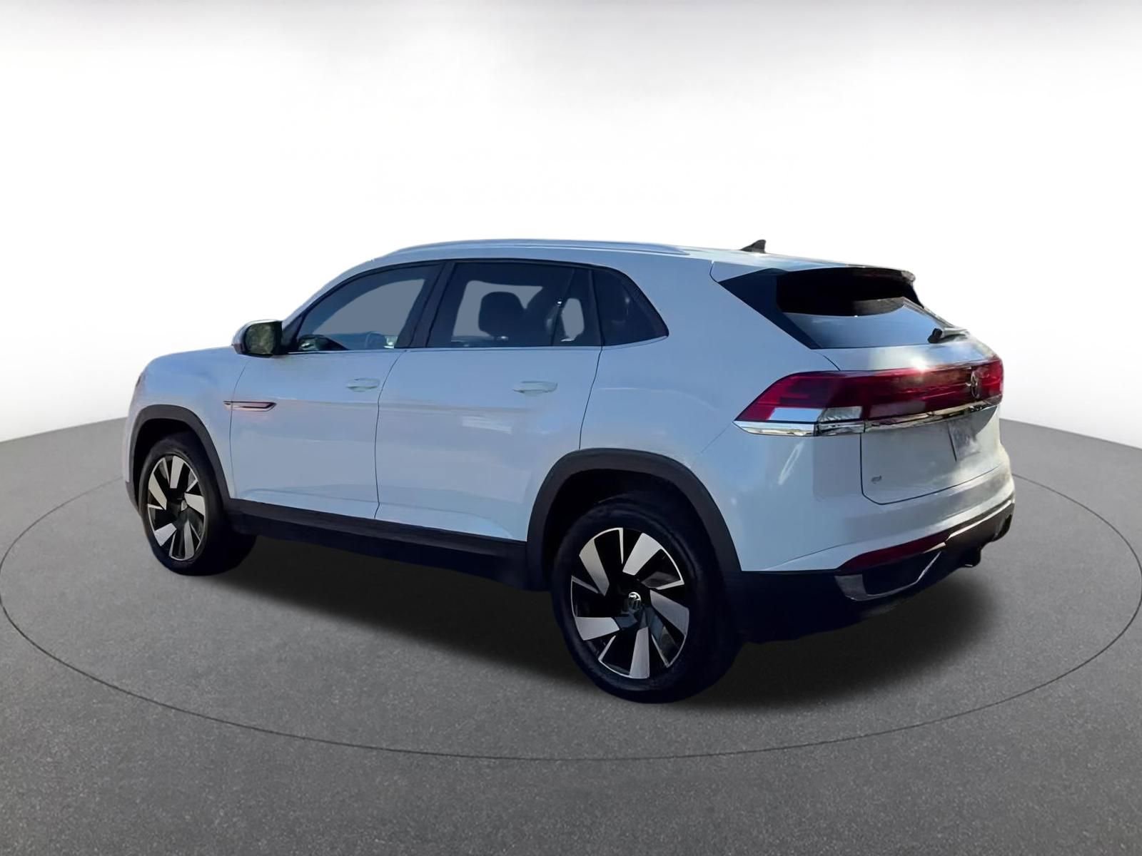 Used 2025 Volkswagen Atlas Cross Sport SE image 10