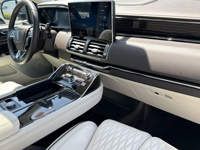 Used 2024 Lincoln Navigator Black Label image 10