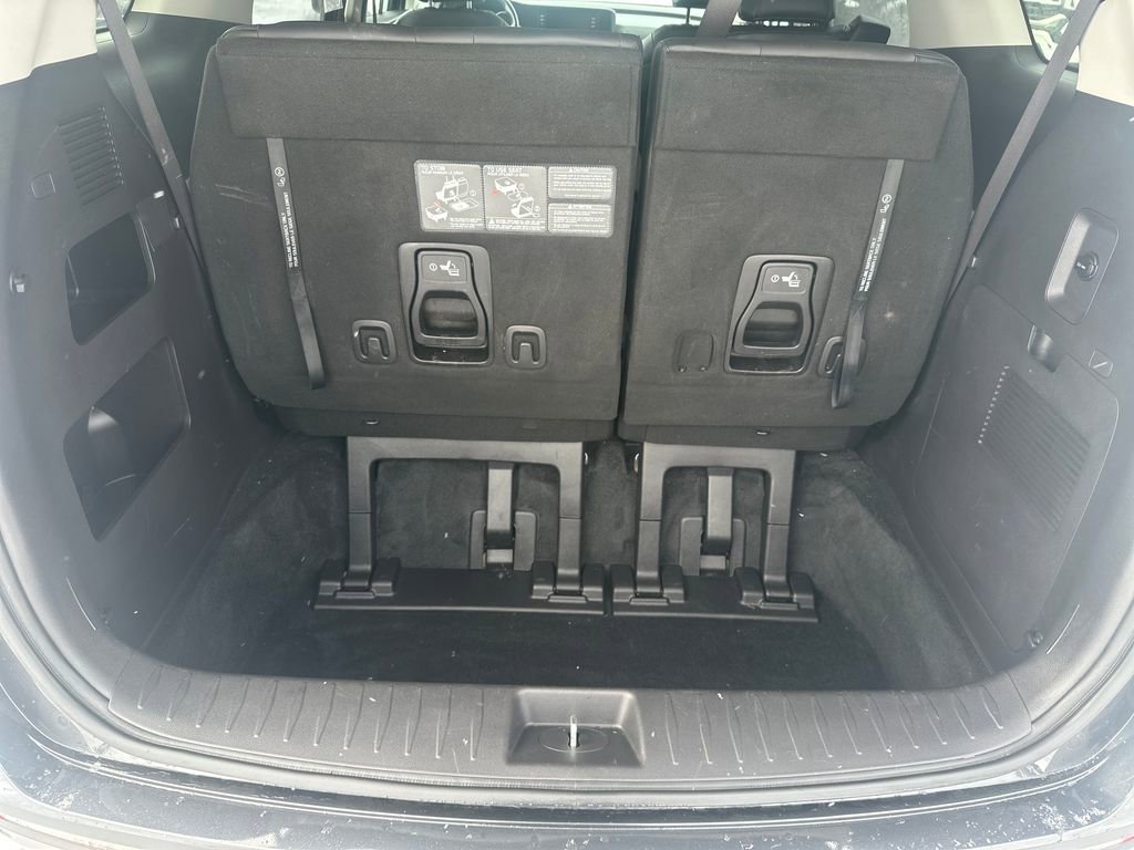 Used 2023 Kia Carnival LX image 17