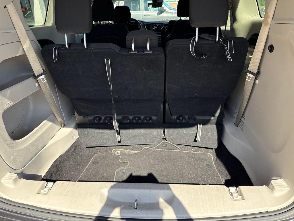 Used 2023 Chrysler Voyager LX FWD image 23