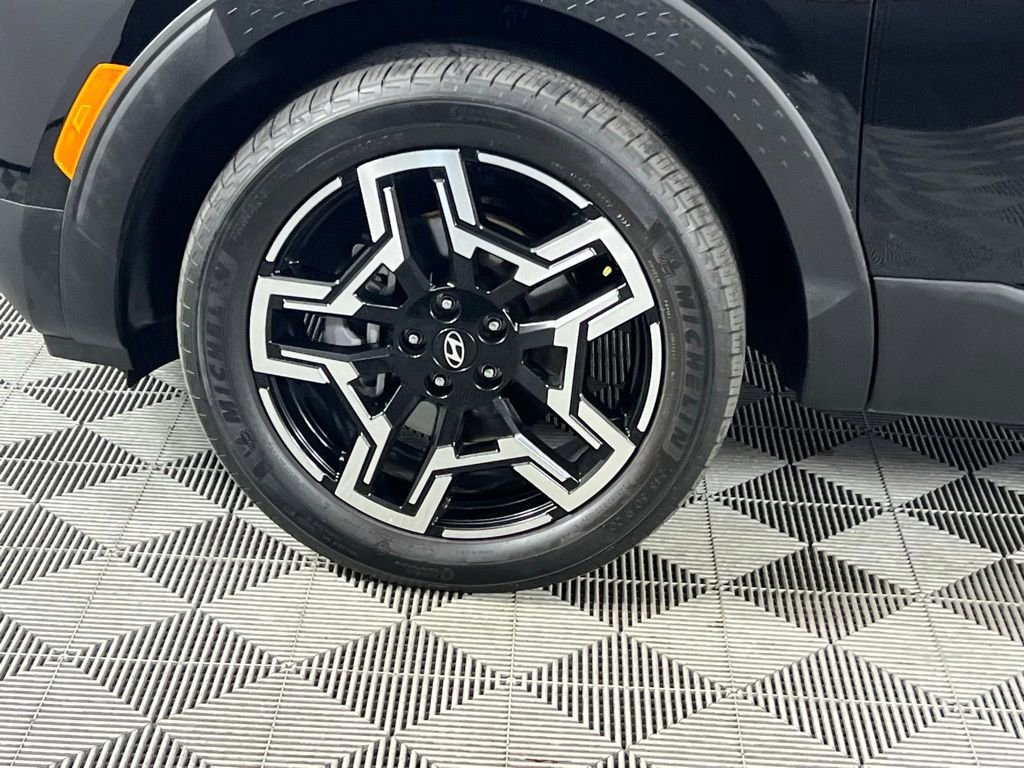 Used 2025 Hyundai Santa Cruz Limited image 11