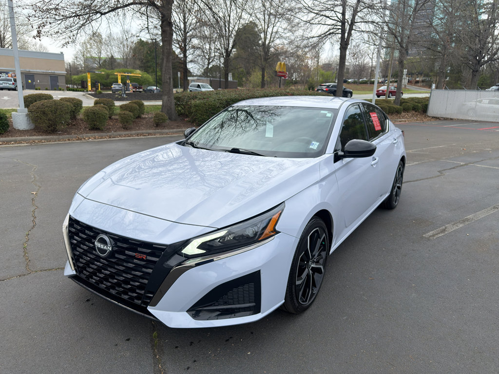 Certified 2025 Nissan Altima 2.5 SR image 3