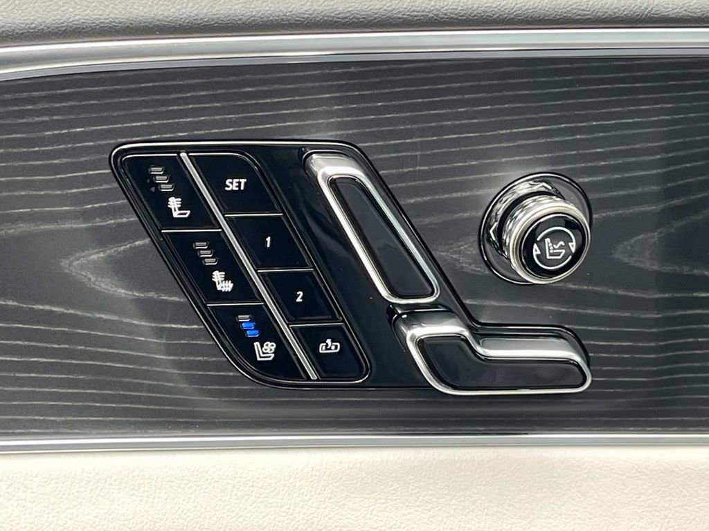 New 2026 Cadillac Lyriq Premium Luxury image 24