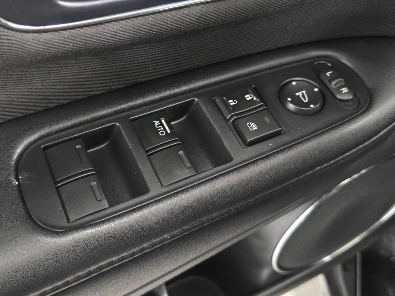 Used 2018 Honda HR-V EX image 24