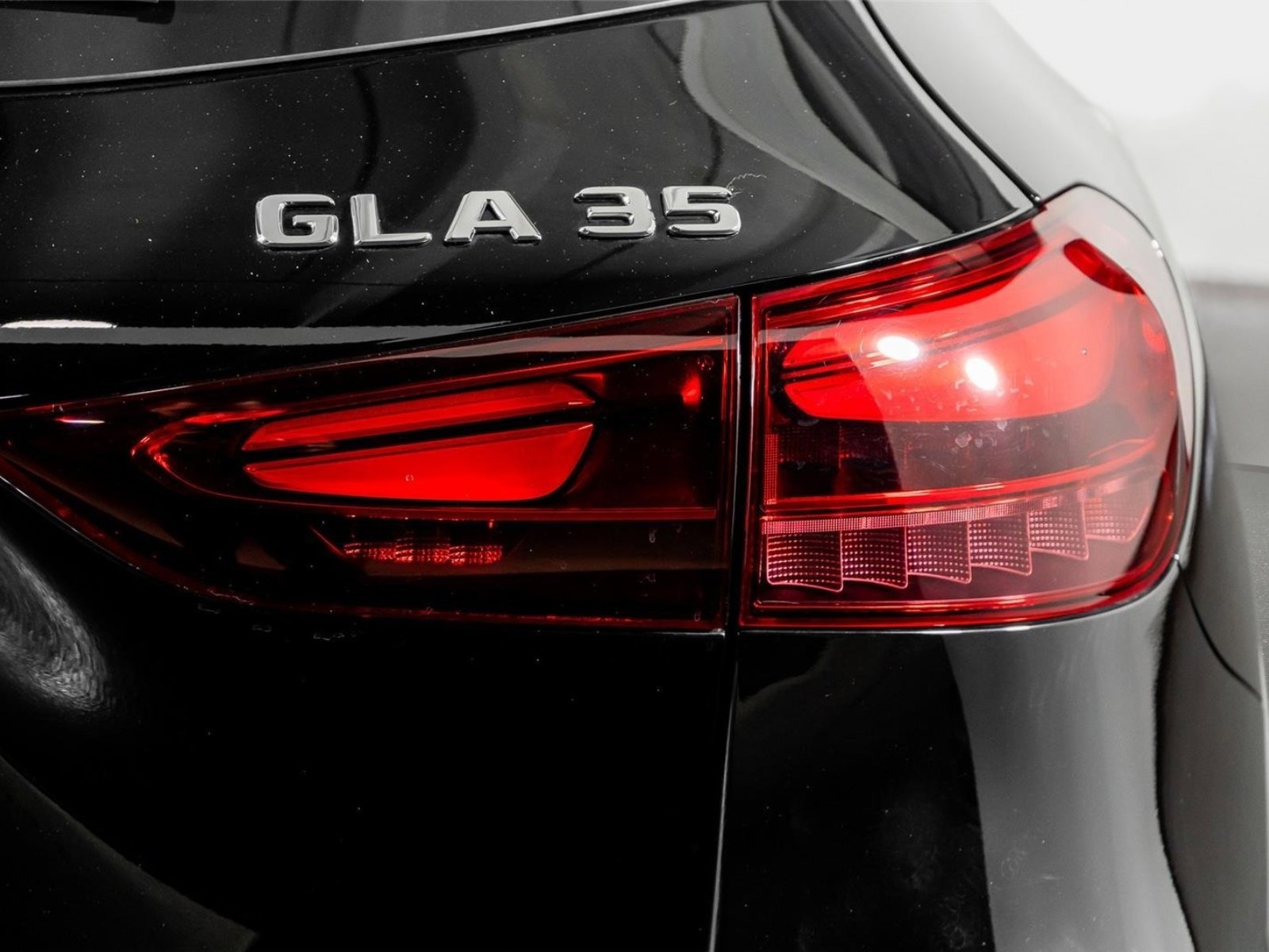 Used 2024 Mercedes-Benz GLA 35 AMG 4MATIC image 30