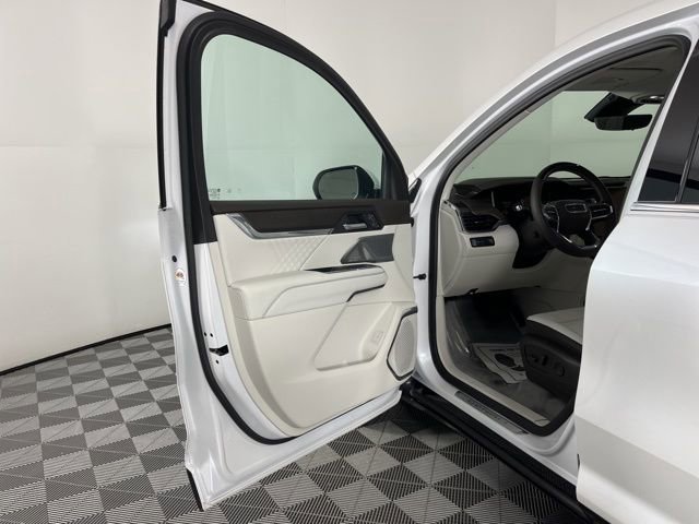 Used 2025 GMC Acadia Denali w/ Super Cruise Package image 17