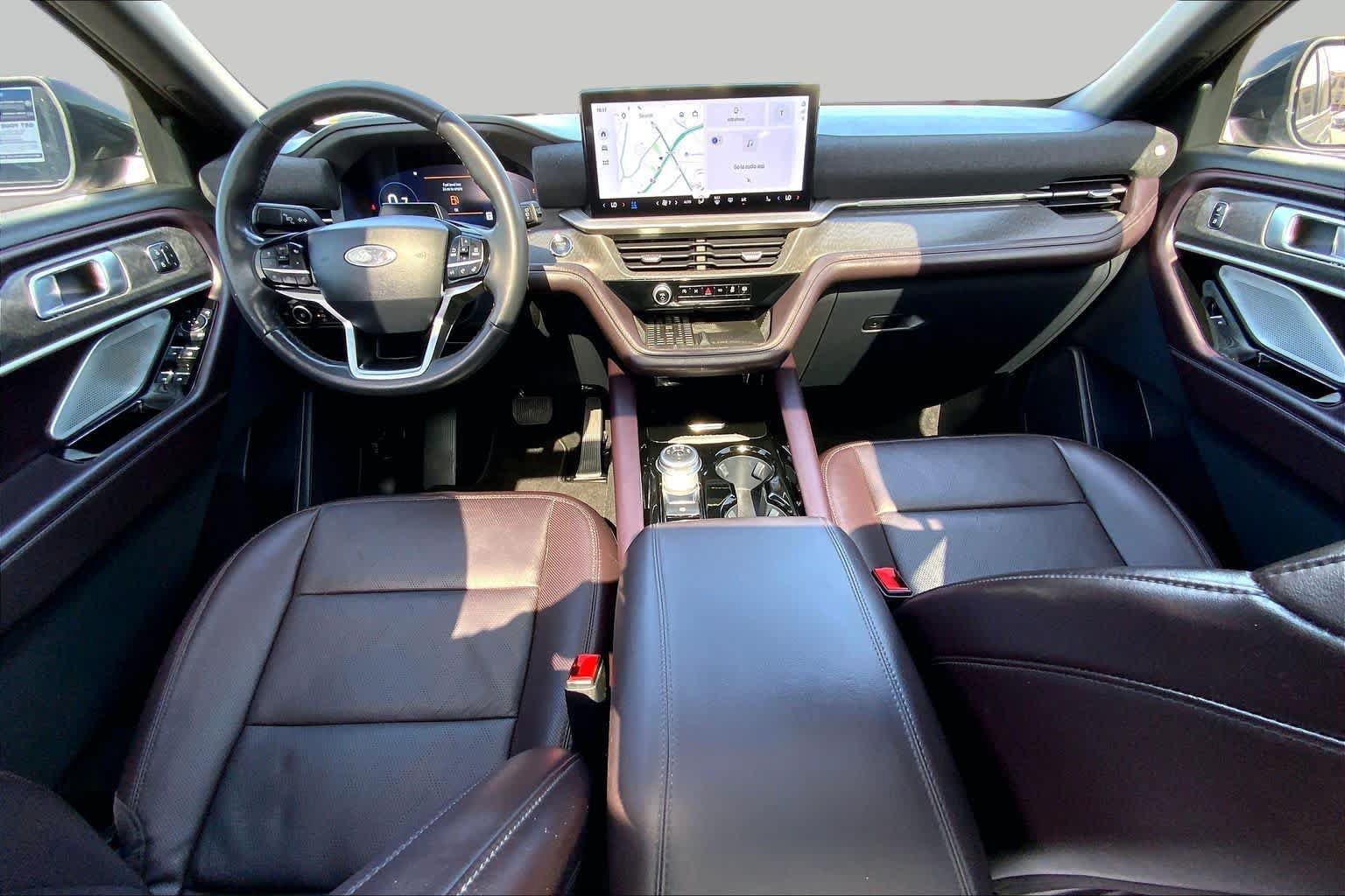Certified 2025 Ford Explorer Platinum RWD image 14