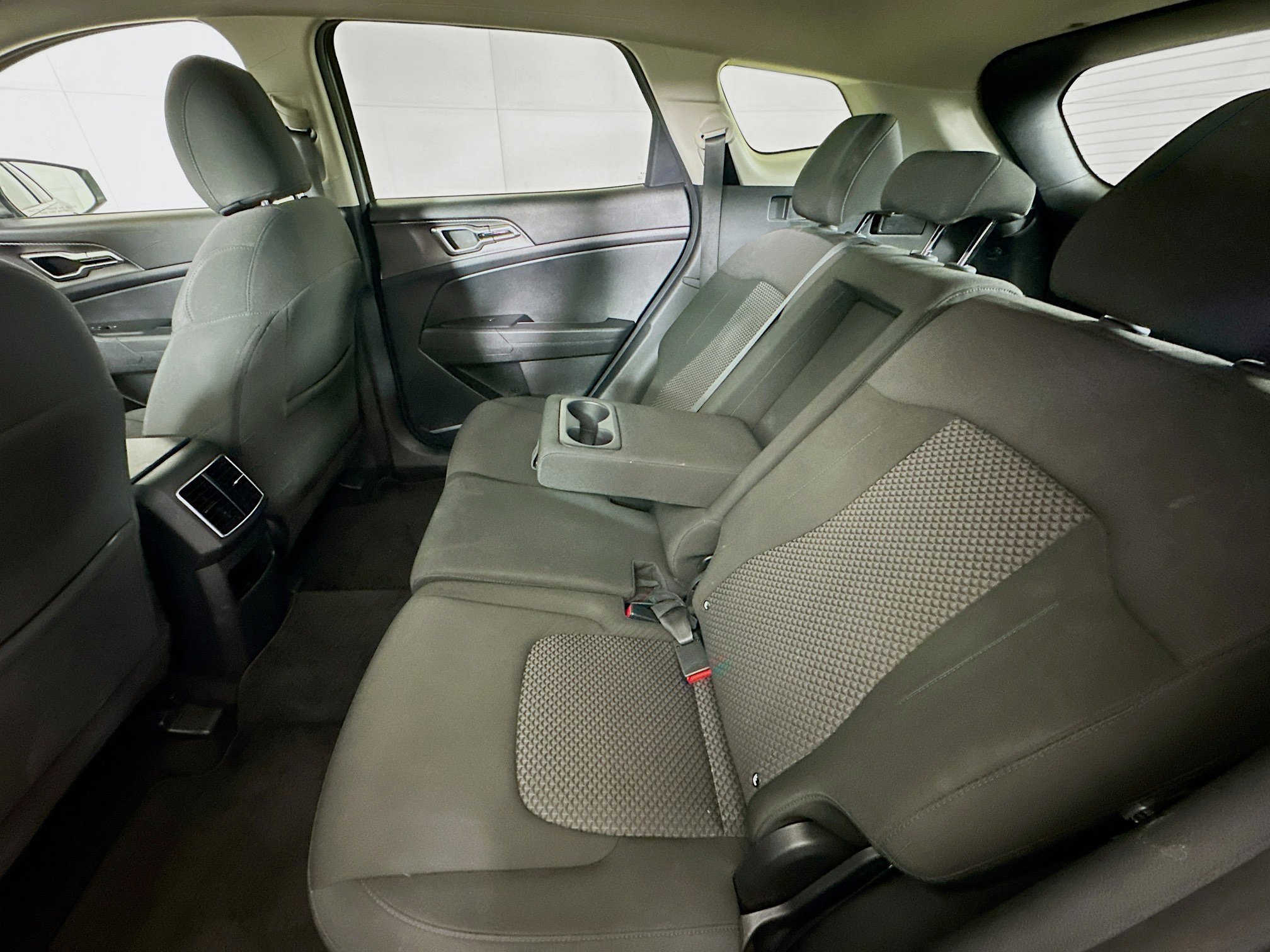 Used 2025 Kia Sportage LX image 27