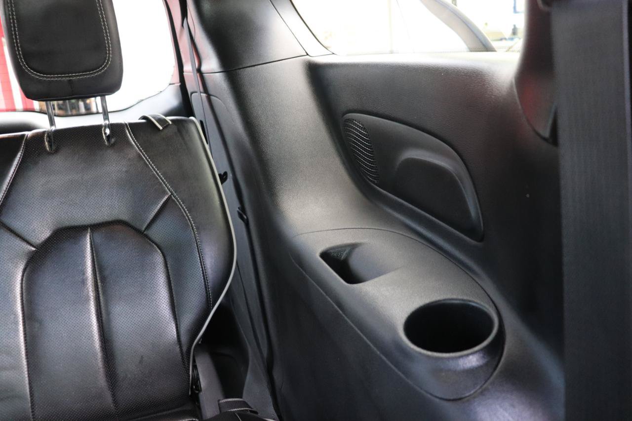 Used 2026 Chrysler Pacifica Limited FWD image 29