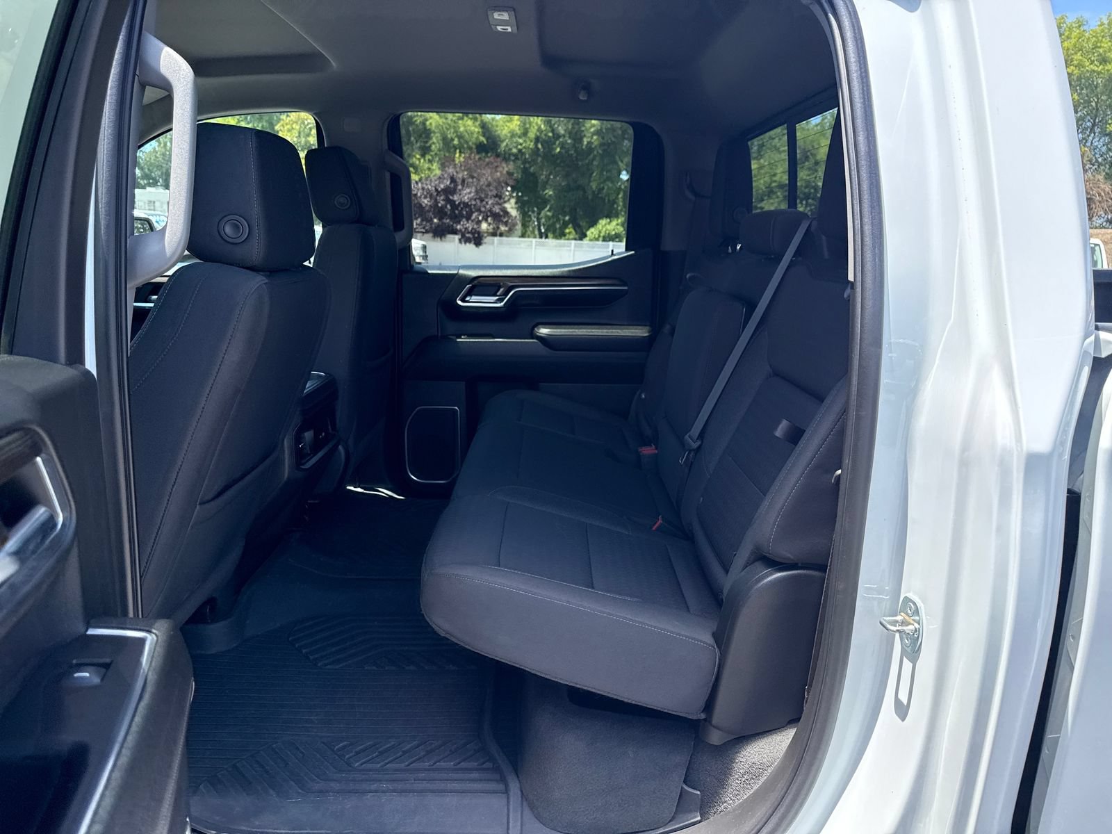 Used 2023 Chevrolet Silverado 1500 LT AWD/4WD image 25