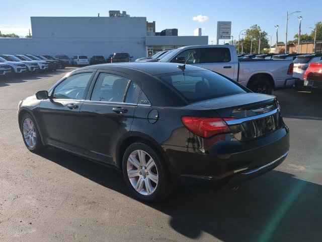 Used 2012 Chrysler 200 Touring w/ Cold Weather Group FWD image 4