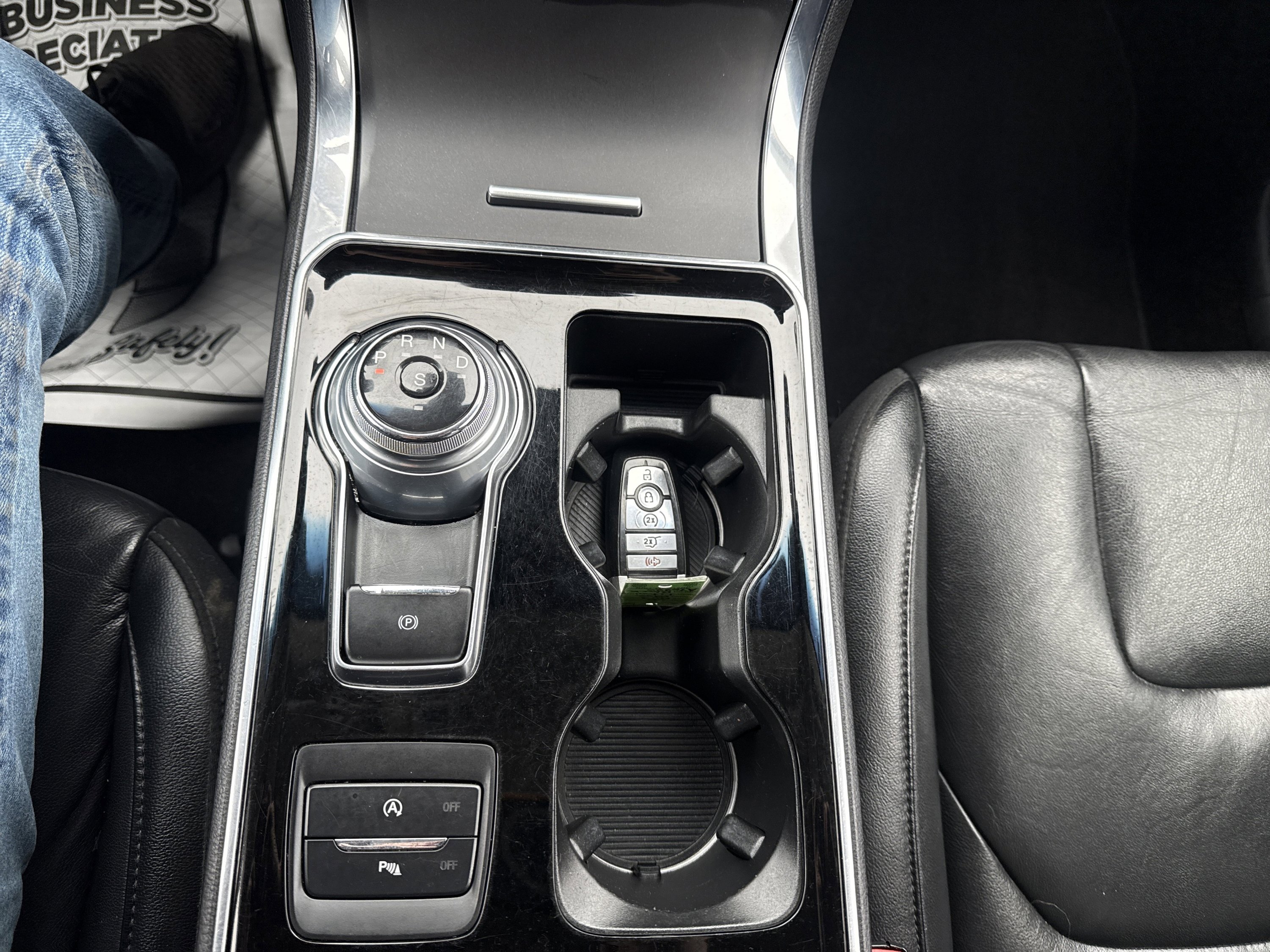 Used 2020 Ford Edge Titanium image 24