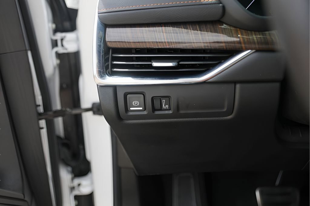 Used 2019 Cadillac XT4 Sport FWD image 18