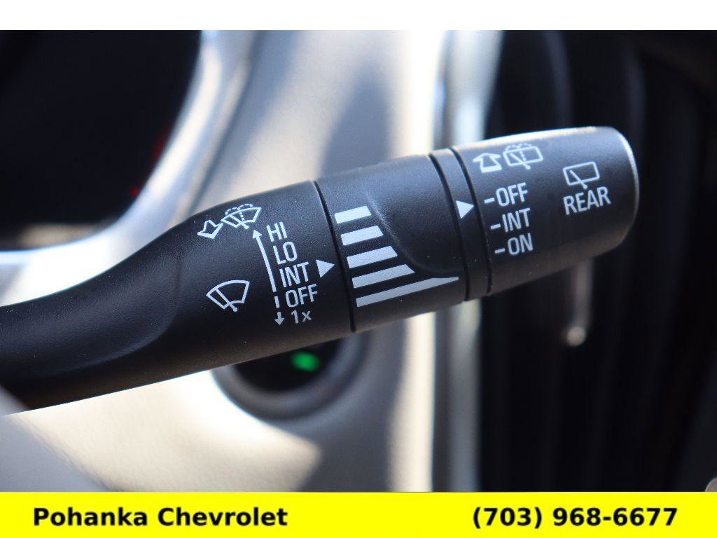 Used 2021 Chevrolet Traverse LT image 11