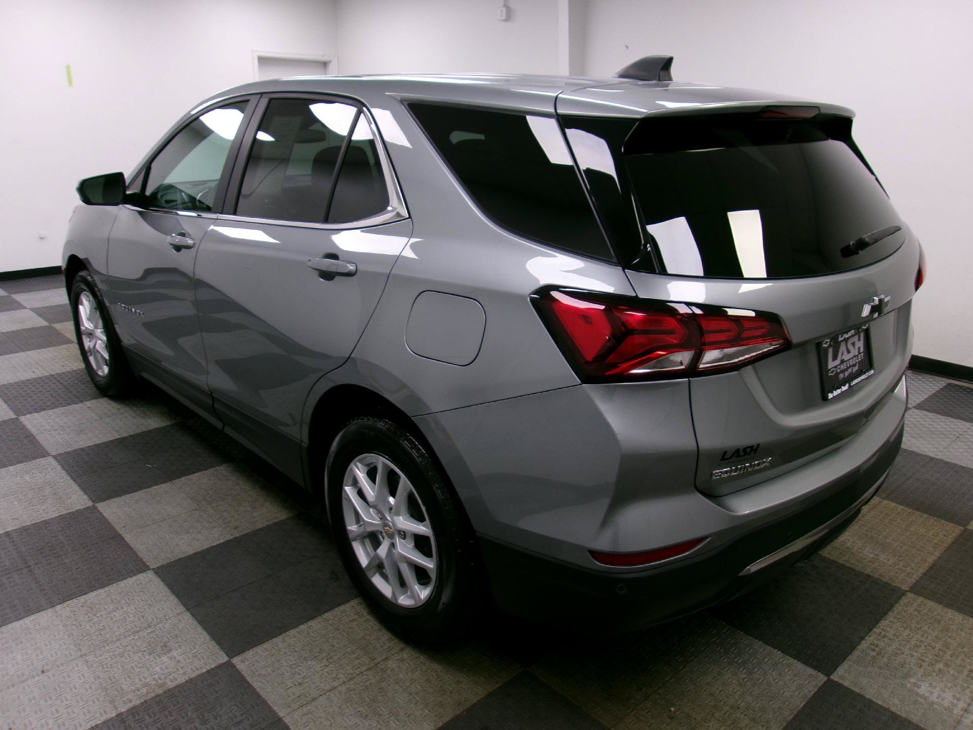 Used 2024 Chevrolet Equinox LT w/ LPO, Floor Liner Package FWD image 2