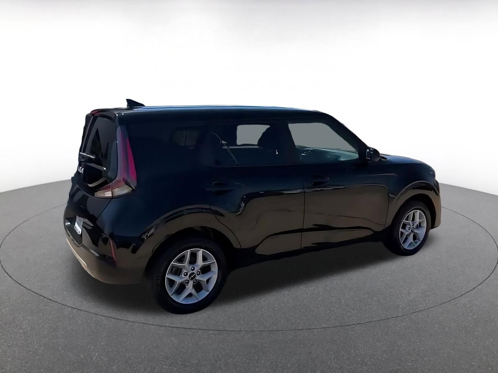 Used 2025 Kia Soul LX w/ LX Technology Package image 12