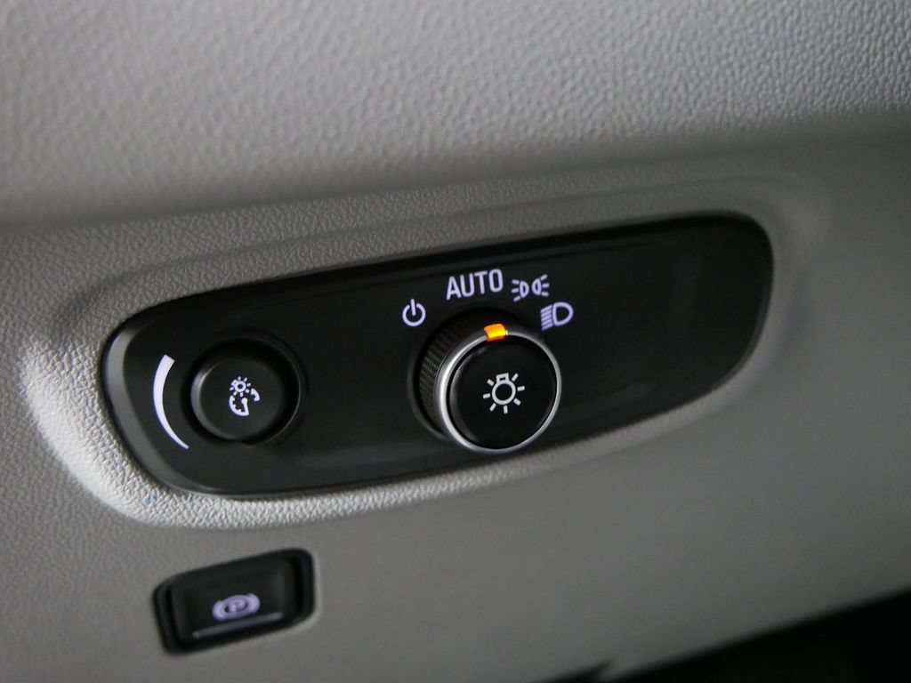 Used 2023 GMC Terrain SLE w/ Driver Convenience Package FWD image 17